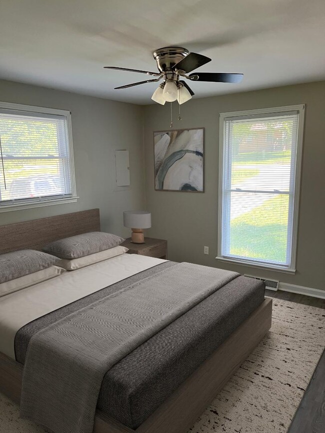 Building Photo - 1824 Holloway Cir