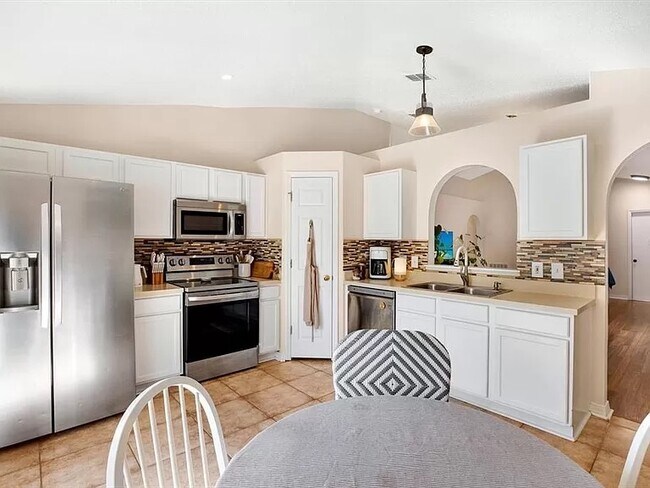 Building Photo - 10534 Opus Dr