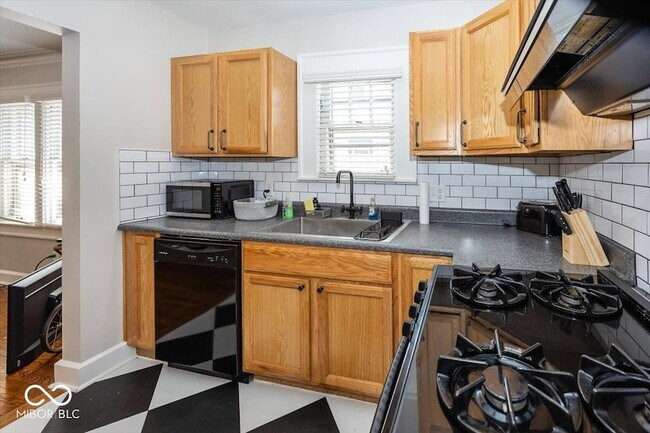 Building Photo - 6140 Winthrop Ave