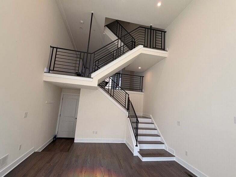 Building Photo - 2421 Manton St