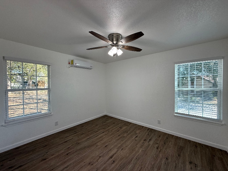 Building Photo - 331 Lanark Dr