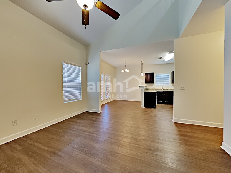 Building Photo - 4870 Beryl Dr