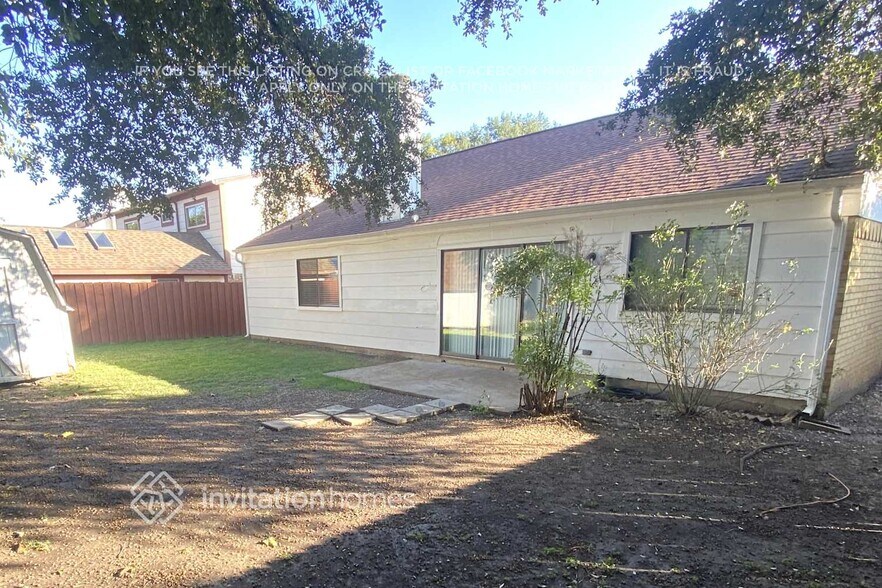 Building Photo - 2430 Bentley Dr