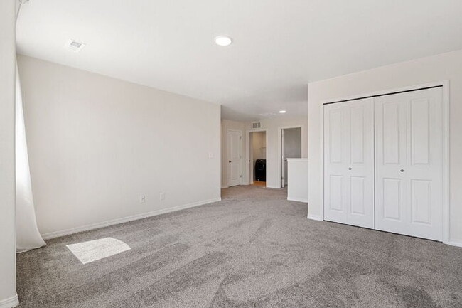 Building Photo - Modern 2-Story Home Near Peterson & Schrie...