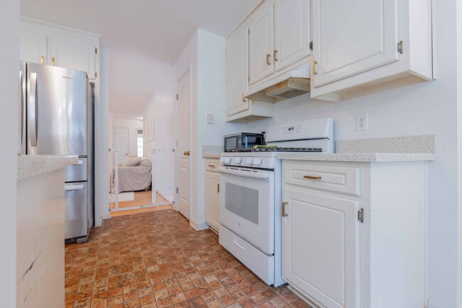 Building Photo - 630 Georgian Hills Dr