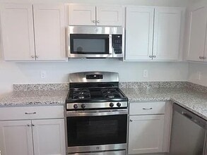 Building Photo - 11 Chalet Ct