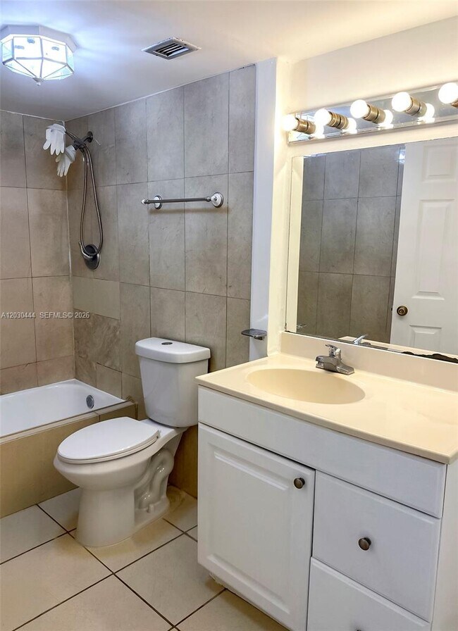 Building Photo - 1301 NE Miami Gardens Dr