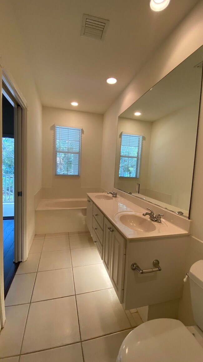 Building Photo - 3200 W Community Dr