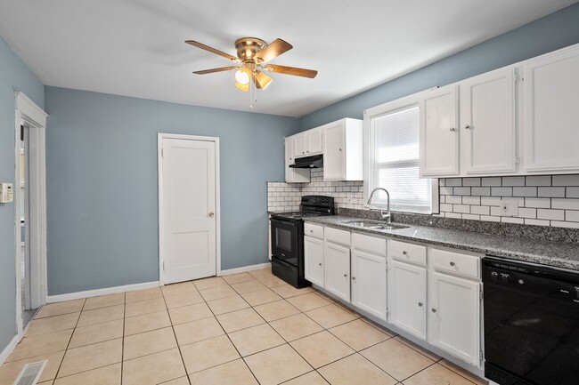 Building Photo - Dutchtown 2 bed 1 bath Single-Family for R...