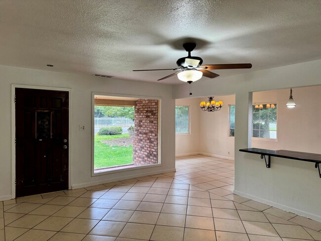 Building Photo - 2025 CA-140