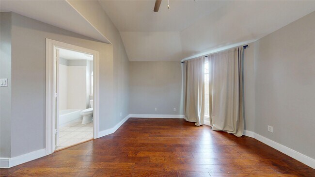 Building Photo - 328 Malone St