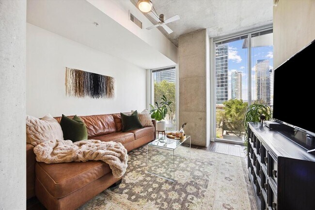 Building Photo - 360 Nueces St