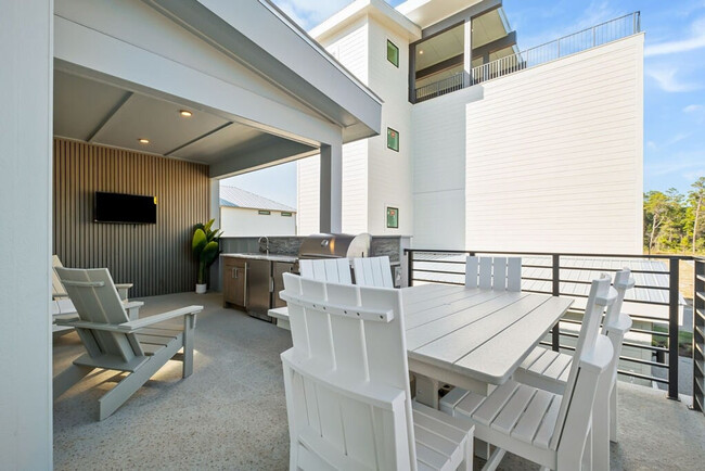 Building Photo - 31 Sarah St