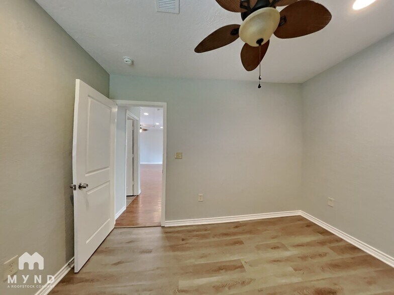Building Photo - 11807 Roandale Dr