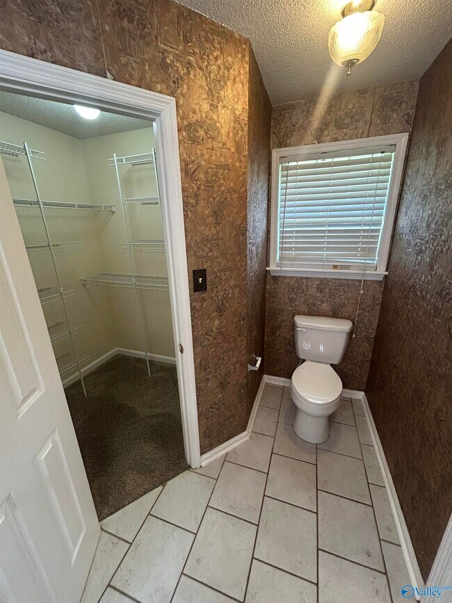 Building Photo - 111 Sunnyfield Dr