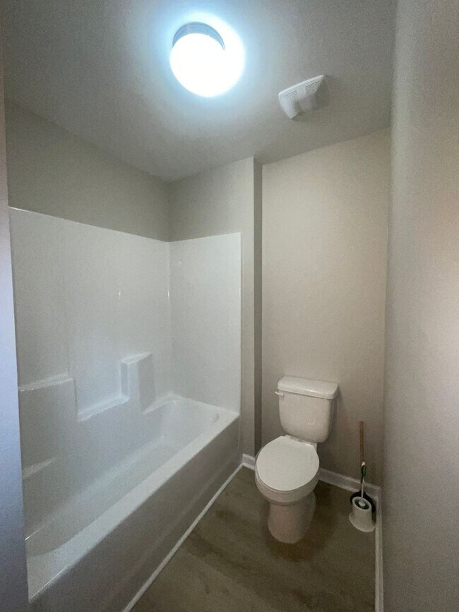 Building Photo - 153 Mildred Wy