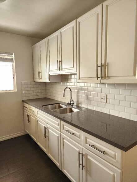 Building Photo - 1231 N Formosa Ave