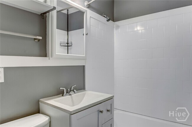 Building Photo - 414 E 58th St