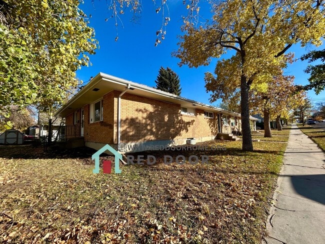 Primary Photo - 1000 8th Ave S