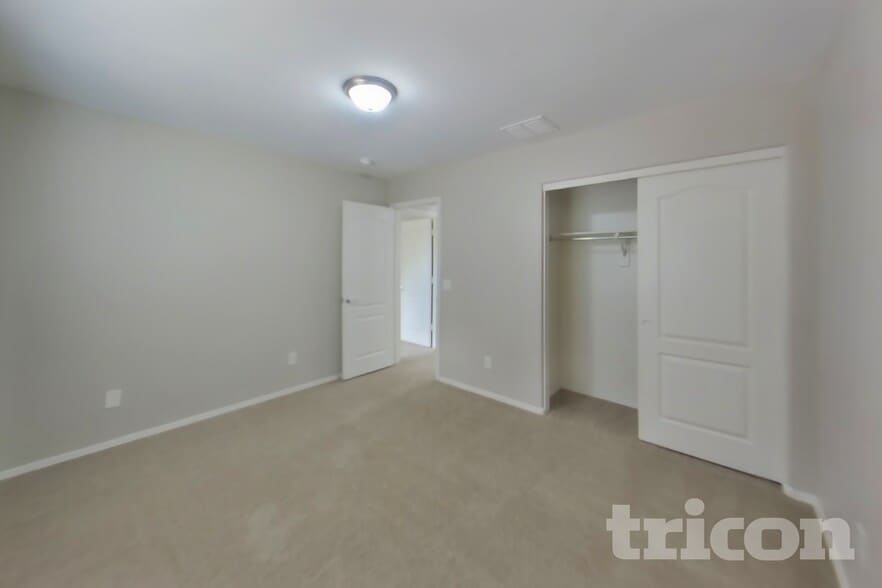 Building Photo - 4930 E Del Rio Dr
