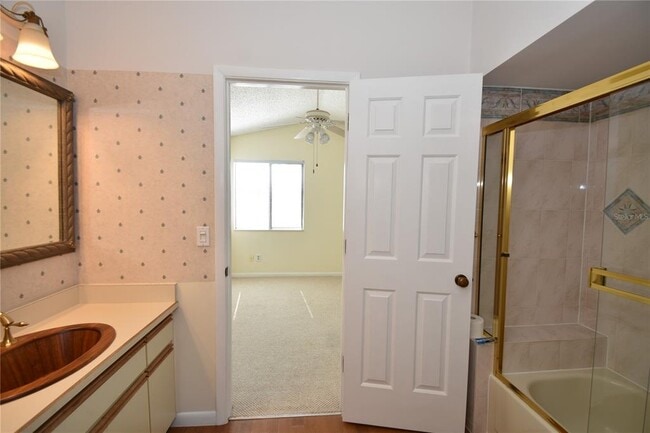 Building Photo - 74 Lake Forest Pl