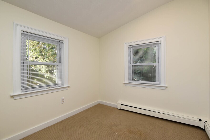 Building Photo - 52 Goodenough St