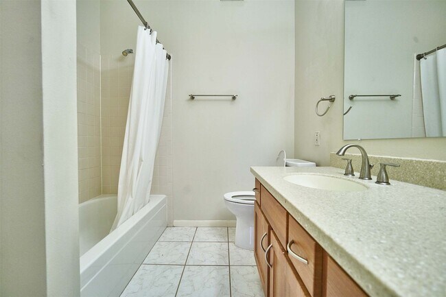 Building Photo - 2816 Holly Hall St