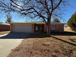 Building Photo - Updated Beauty 3/2