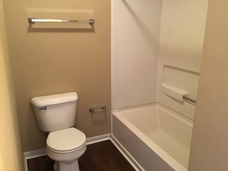 Building Photo - 2012 Fullwood Dr