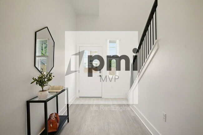 Building Photo - 92 E Innis Ave