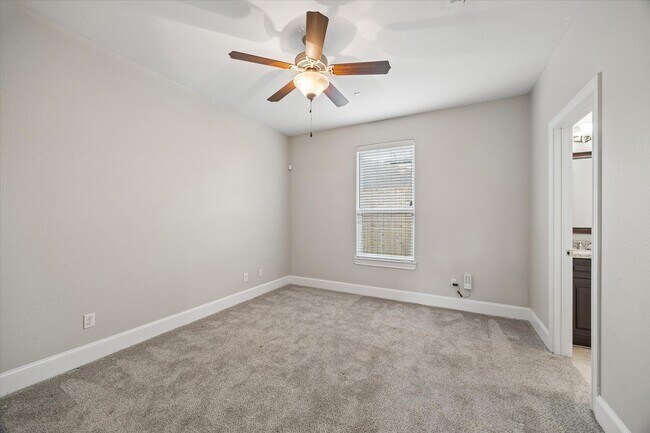 Building Photo - 1105 E 27th St