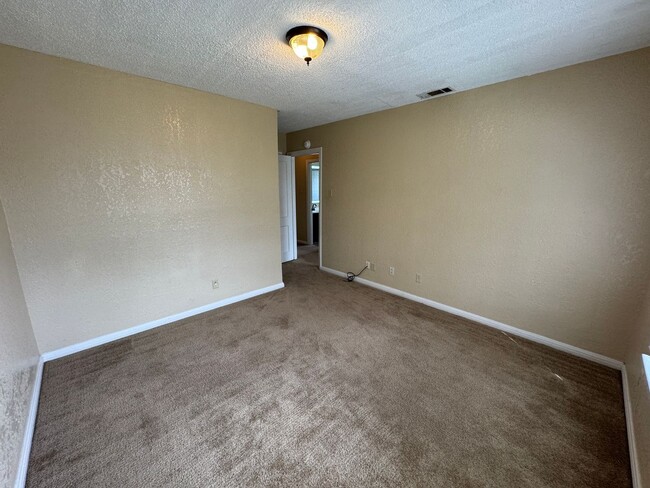 Building Photo - 807 W Dean Ave