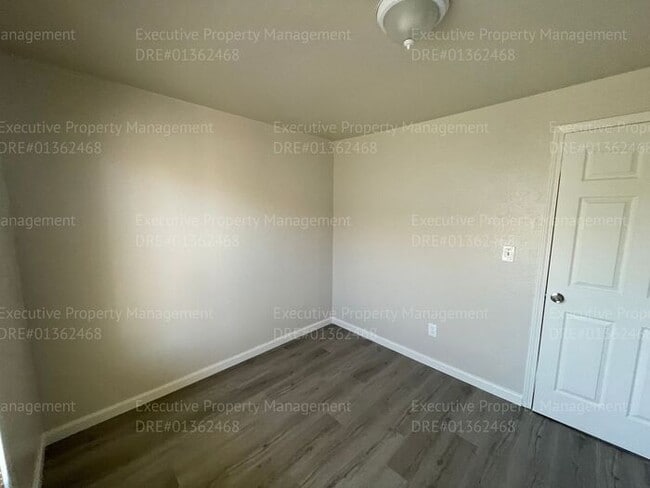 Building Photo - 3 bedroom/ 1 bathroom house located near Airport Dr/ Norris Rd