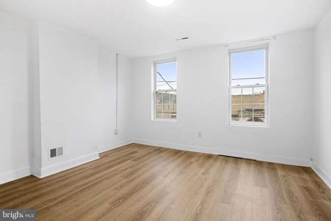 Building Photo - 1320 S 26th St