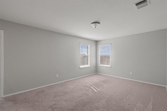 Building Photo - 213 Sweet Autumn Dr