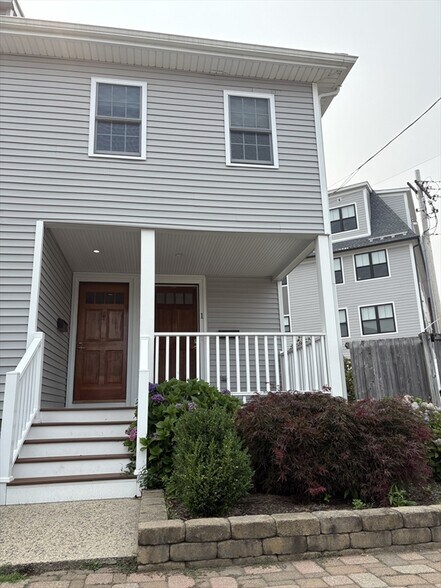 Primary Photo - 1 Fulton St