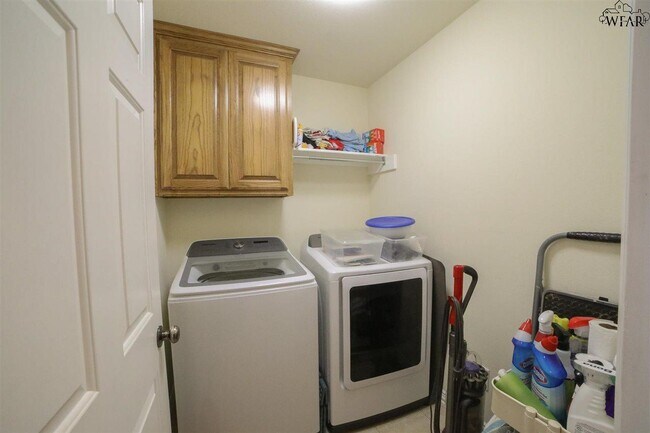 Building Photo - 4919 Silver Crest Dr