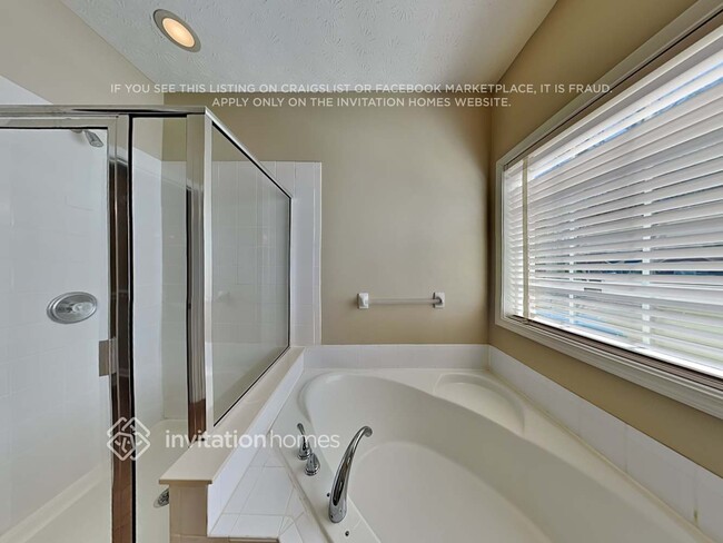 Building Photo - 1424 Fairbrooke Ct