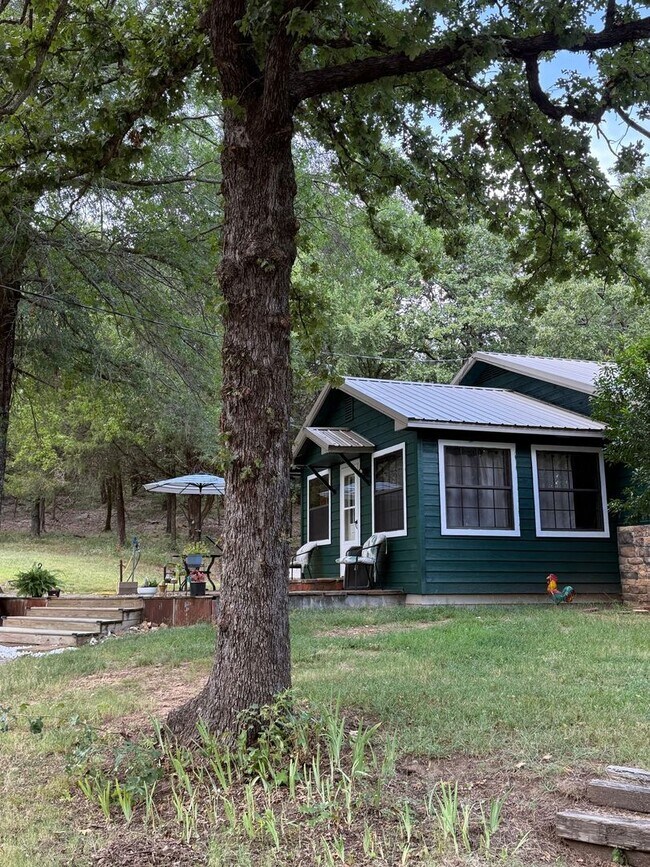 Building Photo - Charming 2BR House in Hartshorne