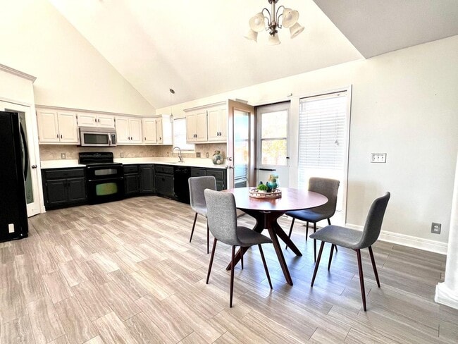 Building Photo - COMING SOON!! HUGE Northland 4 Bed 2.5 Bat...
