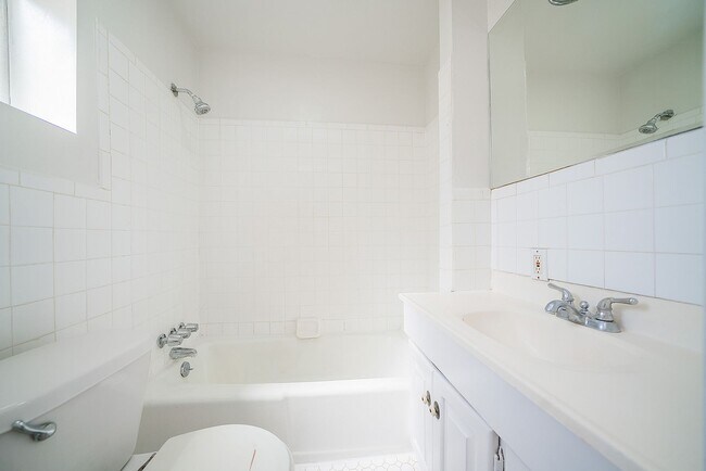 Building Photo - 2339 Norwalk Ave