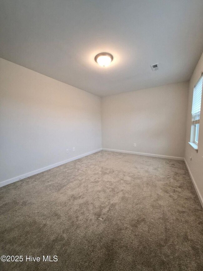 Building Photo - 616 Riggs Rd