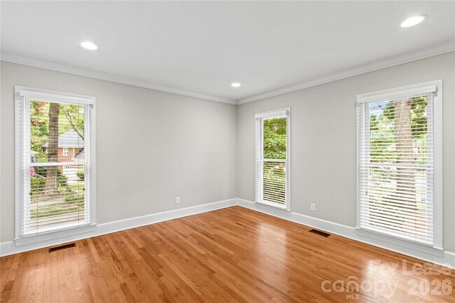 Building Photo - 9033 Pennyhill Dr