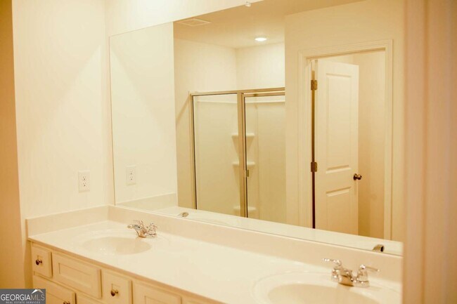 Building Photo - 484 Red Dragon Dr