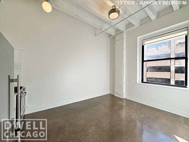 Primary Photo - 17 E Adams St