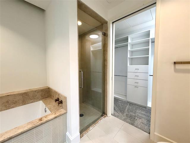 Building Photo - 2408 Victory Park Ln