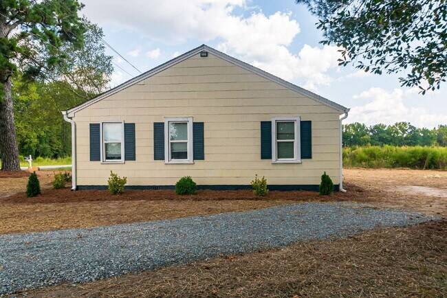 Building Photo - Charming 2-Bedroom Home in Smithfield!