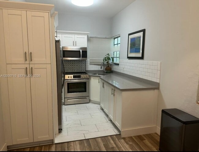 Building Photo - 1319 SW 21st Ter