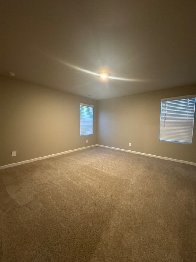 Building Photo - 4 Bedroom, 2.5 Bath and 2 Car Garage in Hartmann Crossing!