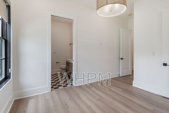 Building Photo - 541 Skyview Dr